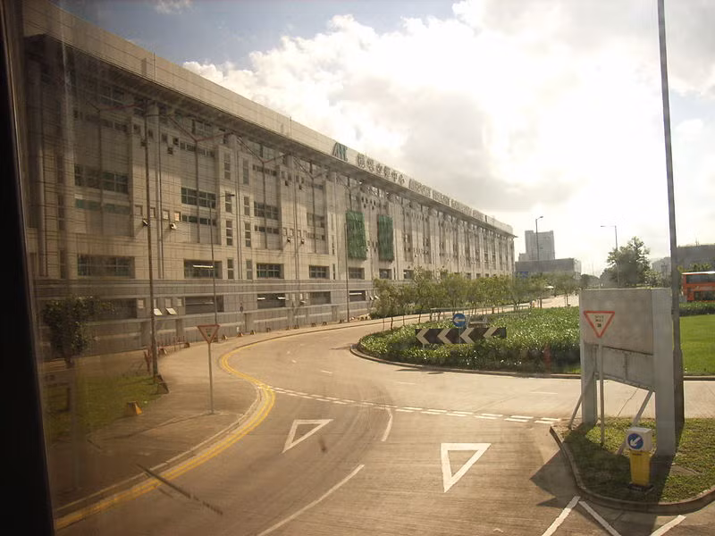 Lối ra vào sân bay.