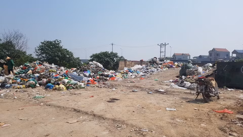 Một xóm có mấy chục nhân khẩu mà đã có 10 người bị ung thư (8 người đã tử vong), hiện chỉ còn lại tôi và một người nữa. Tôi cũng chẳng biết sống chết lúc nào, chỉ mong cơ quan chức năng sớm di dời bãi rác thải đi nơi khác, cách xa khu dân cư để bảo đảm đời sống, an sinh, sức khỏe cho hàng trăm hộ dân.