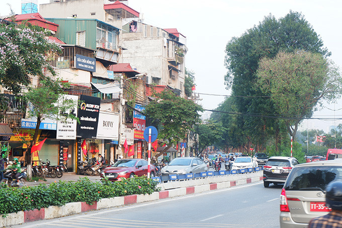 Cung đường tại nơi đây trở lên rực rỡ hơn thường ngày.