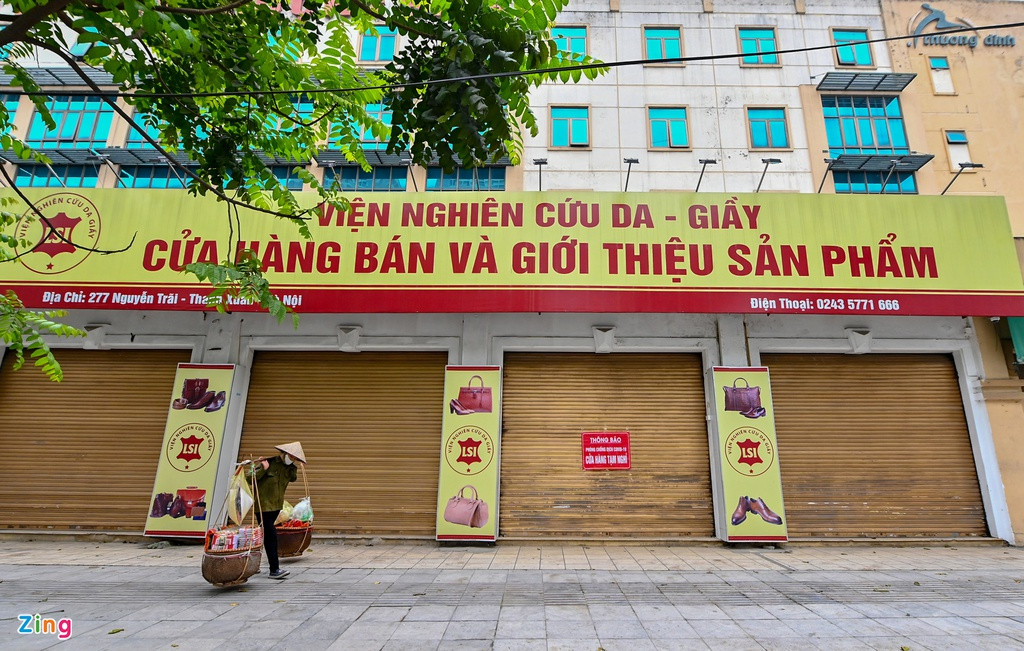 99% tiệm kinh doanh mặt hàng không thiết yếu đóng cửa. Cũng có số ít hộ buôn bán chui.
