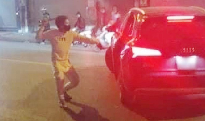 “Hon chien” sau va cham giao thong o Ha Noi: Cong an vao cuoc