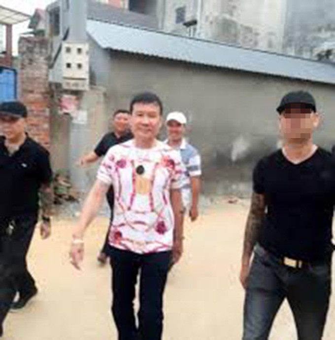 Ngày 20/6/2003, TAND TP Hà Nội đã tiến hành tuyên án đối với Trần Quốc Sơn tức Sơn "Bạc Tạng" và 6 đồng phạm về hành vi đánh bạc và tổ chức đánh bạc. Qua đó, Sơn "Bạc Tạng" bị tuyên án 44 tháng tù và bị nộp phạt 10 triệu đồng.