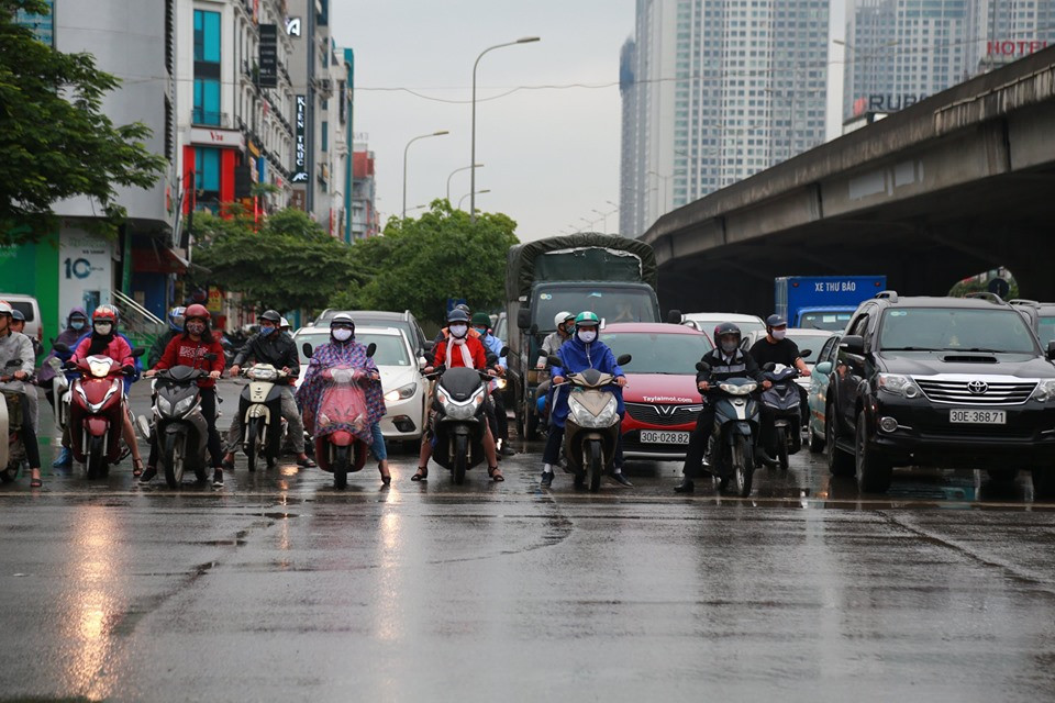 Một số tuyến đường đã xảy ra tình trạng ùn ứ. 