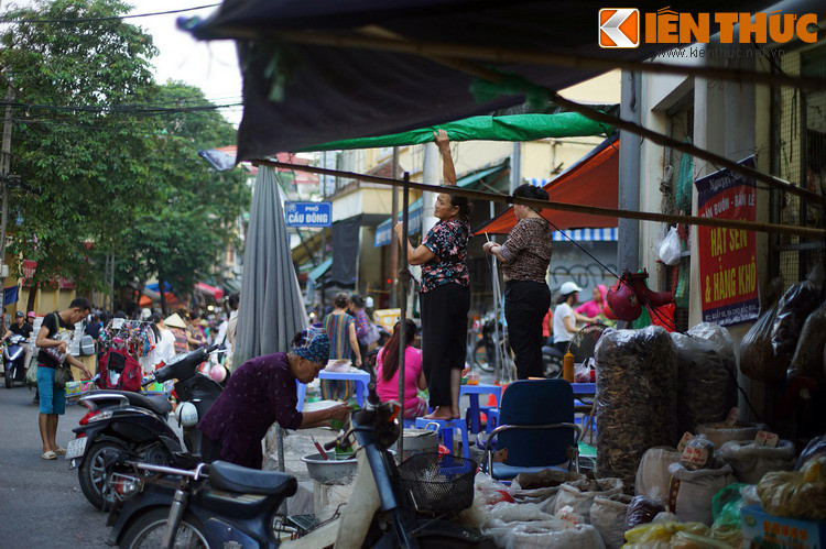 Như vậy, tên gọi “Bắc Qua” có hai yếu tố, “Bắc” là chỉ địa điểm bờ Bắc sông Hồng, còn “Qua” là chỉ luồng vận chuyển hàng hóa từ bờ Bắc qua bờ Nam của sông.