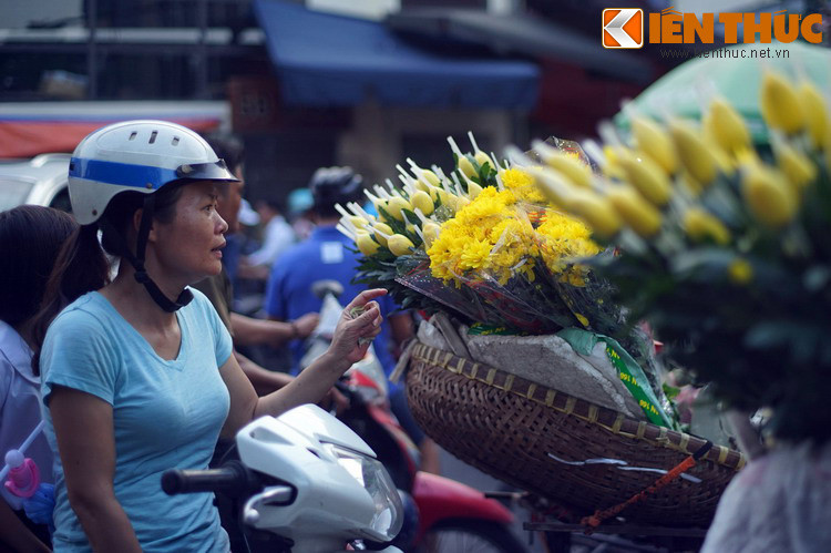 Dù đã trải qua nửa thế kỷ tồn tại, chợ Bắc Qua vẫn giữ được những nét dân dã đặc sắc, điều mà nhiều khu chợ lâu đời khác của thủ đô đã để mất theo sự đổi thay của thời cuộc...