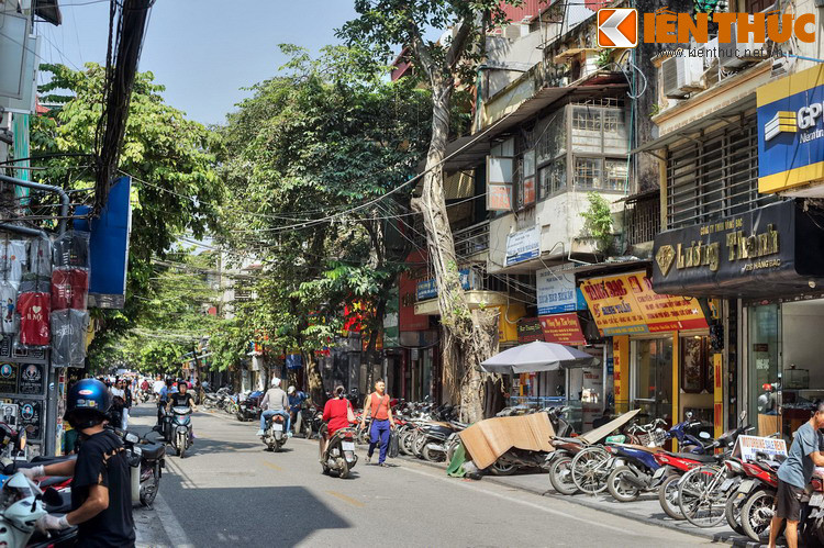 Dưới triều vua Lê Thánh Tông (thế kỷ 15), quan Thượng thư Bộ Lại Lưu Xuân Tín, một người làng Châu Khê - làng nghề kim hoàn nổi tiếng ở Hải Dương - được triều đình giao việc thành lập một xưởng đúc bạc nén ở kinh thành Thăng Long. Xưởng này nay là nhà số 58 Hàng Bạc.