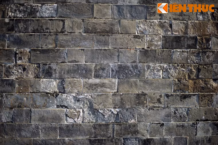 Sau những thăng trầm lịch sử, cánh cổng thành tuổi đời nhiều thế kỷ của kinh thành Thăng Long vẫn giữ được sự chắc chắn và uy nghiêm của mình.