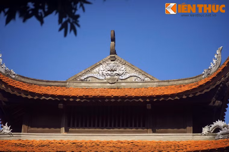 Hai hồi đắp hình hổ phù.