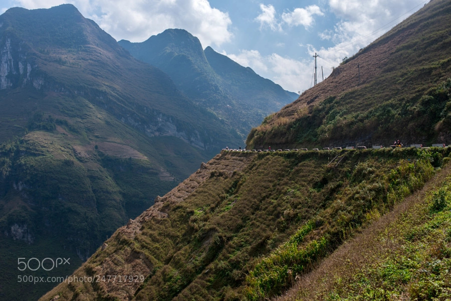 Một khúc cua trên đèo. Ảnh: Amoris Vena/ 500px.com.