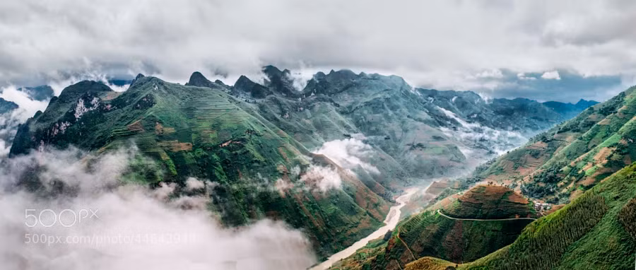 Mây trắng trên đèo Mã Pì Lèng. Ảnh: Nima Baharlooie/ 500px.com.