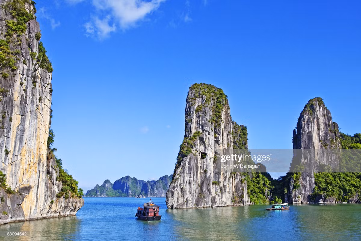 Một góc Vịnh Hạ Long, Di sản thiên nhiên thế giới của Việt Nam. Ảnh: John Banagan/ Getty.