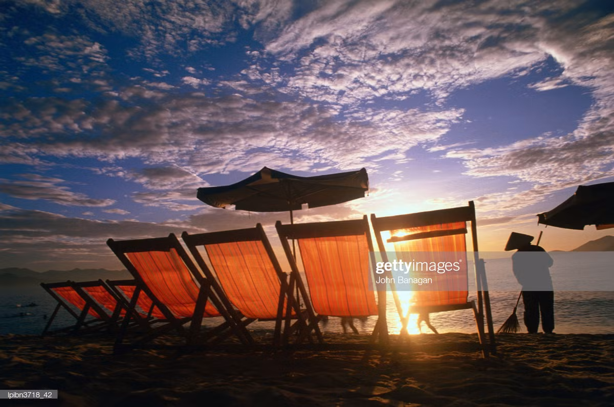 Bình minh ở Nha Trang. Ảnh: John Banagan/ Getty.