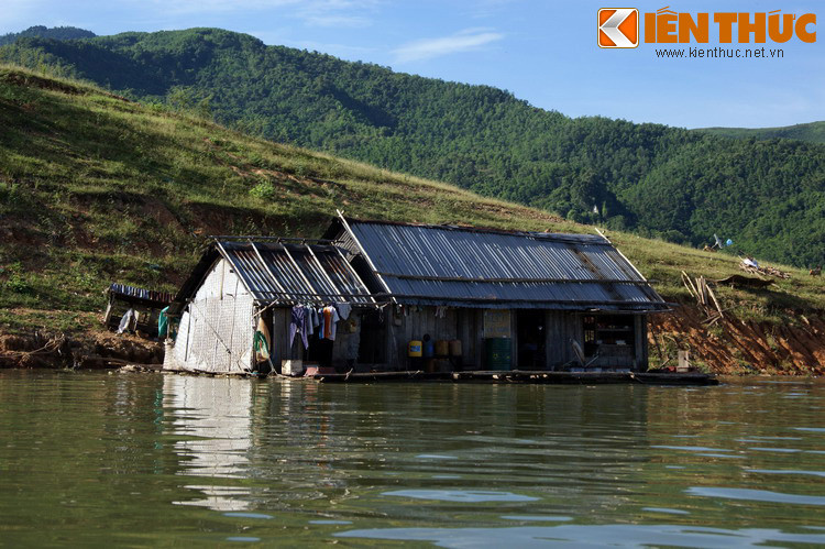 Có thể nói, Thung Nai là điểm đến lý tưởng rất gần Hà Nội dành cho những ai muốn trải nghiệm cuộc sống ở vùng non nước sông Đà...