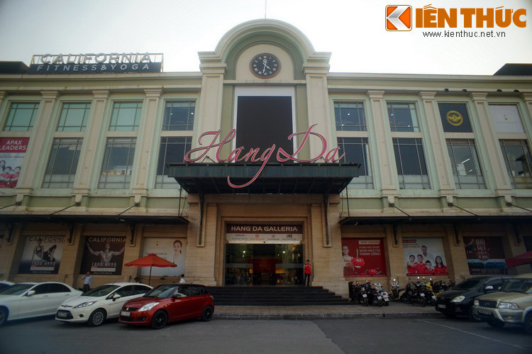 Từ một chợ truyền thống, đến năm 2008 chợ Hàng Da cũ đã được dỡ bỏ để xây dựng một trung tâm thương mại bề thế và hiện đại là Trung tâm thương mại Hàng Da.