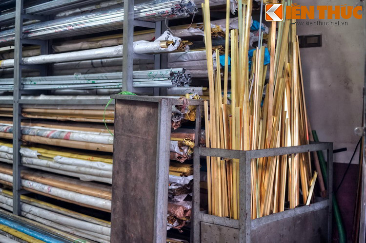 Từ một xóm của những người làm nghề đồng nát, phố Hàng Đồng đã phát triển thành nơi duy nhất cung cấp mâm, xoong, nồi, chảo... và các đồ dùng được gia công bằng vật liệu đồng cho cả kinh thành Thăng Long.