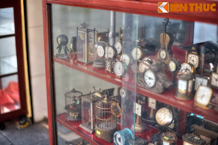 Sau nhiều thăng trầm lịch sử, phố Tràng Tiền ngày nay vừa hiện đại một cách quyến rũ với các hoạt động mua sắm, giải trí phong phú, vừa mang vẻ hoài cổ từ những kiến trúc trăm tuổi và những giá trị văn hóa trường tồn cùng thời gian.