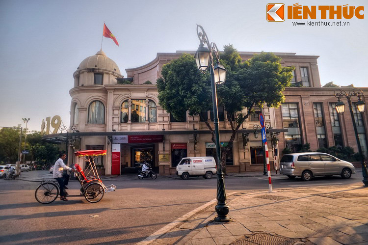 Cơ sở kinh doanh của H. Charpantier nay là Sở Giao dịch Chứng khoán Hà Nội ở góc Tràng Tiền – Lê Thánh Tông.