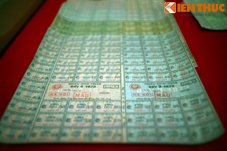 Phiếu thực phẩm loại C, quý 4 năm 1973 do Bộ Nội thương phát hành, được Xí nghiệp sửa chữa đồng hồ cấp cho bà Nguyễn Thị Bảy ở phố Hàng Khoai.