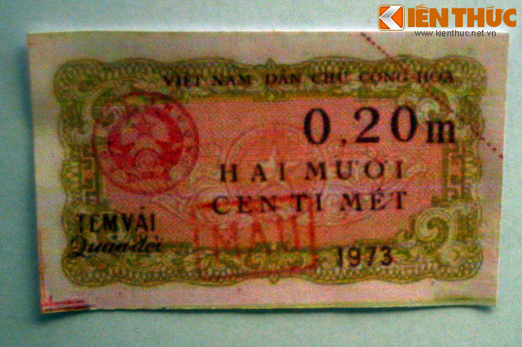 Một mẫu tem vải quân đội. Người trong quân đội thì có hệ thống tem phiếu riêng.