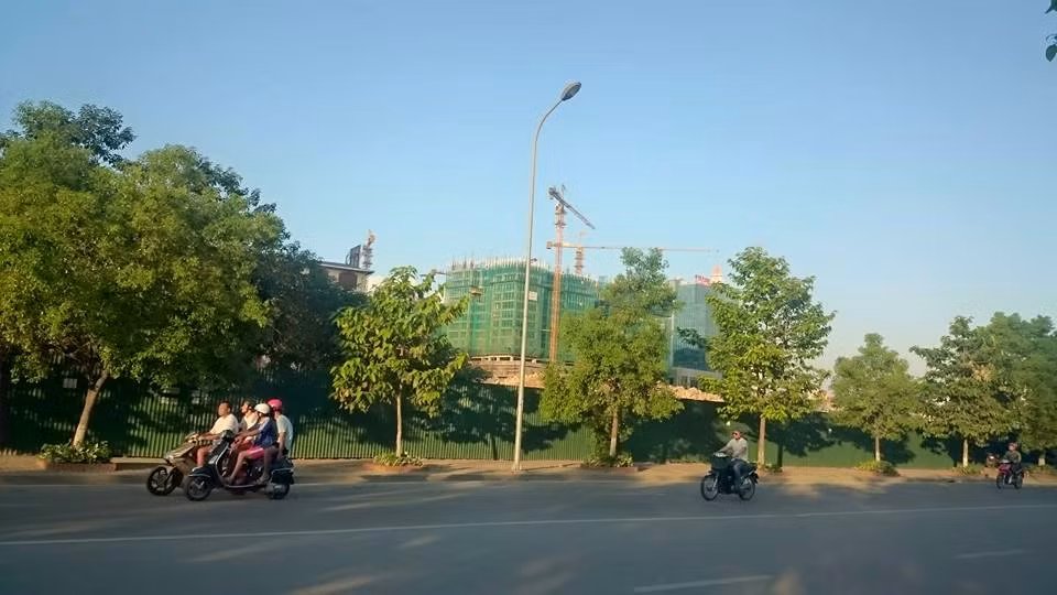 Hiện dự án đã xong phần thô, phần đế cơ bản hoàn thiện, dự kiến bàn giao nhà vào quý IV/2016. Hôm qua (23/11), chủ đầu tư vừa tổ chức lễ cất nóc cho khu căn hộ dự án này.