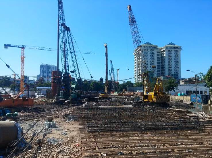 Dự án dự kiến sẽ bàn giao nhà vào cuối năm 2017. Ảnh thực tế chụp tiến độ thi công dự án hồi tháng 7/2015, khi đó đang hoàn thiện phần móng.