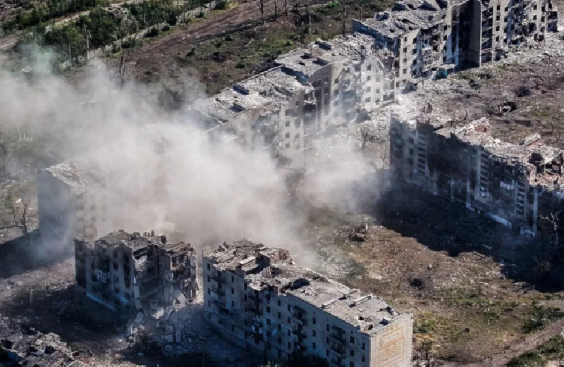 Đồng thời, theo các phóng viên chiến trường Nga, sau các cuộc giao tranh ác liệt trên đường phố, khu vực trung tâm thành phố Toretsk, bao gồm cả tòa nhà ủy ban hành chính địa phương, đã bị Quân đội Nga kiểm soát. Vì vậy, việc quân Nga chiếm được hoàn toàn thành phố Toretsk từ tay quân Ukraine là một tổn thất không thể bù đắp được đối với Kiev. Ảnh minh họa: Lữ đoàn Cơ giới số 24 Ukraine.