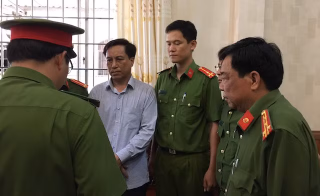 Vi sao hang loat lanh dao o Tra Vinh bi de nghi ky luat?