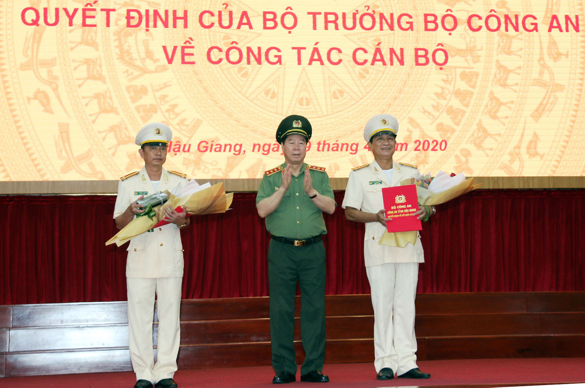 Thượng tá Huỳnh Việt Hòa giữ chức vụ Giám đốc Công an Hậu Giang Thuong ta Huynh Viet Hoa giu chuc vu Giam doc Cong an Hau Giang