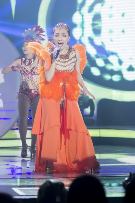 Nhật Thủy được khen ngợi khi thể hiện rất tốt những nét đặc trưng trong giọng hát của Hồ Quỳnh Hương từ những quãng ngân rộng, luyến láy hay nốt cao với ca khúc "Vũ điệu hoang dã".