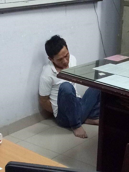 Cha mẹ cháu bé phát hiện, tri hô nên xe máy của nghi phạm bị một taxi chặn lại. Tâm liền thả bé xuống đường, phóng xe lên vỉa hè bỏ chạy, nhưng bị người dân vây bắt, báo công an. Nguyên nhân vụ bắt cóc vụ do đối tượng thiếu tiền tiêu xài nên nảy sinh ý định bắt cóc tống tiền (Ảnh: 2sao).