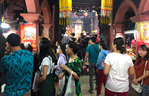 Bat ngo “mo dau” khong bao gio can tai chua Ngoc Hoang, TP HCM