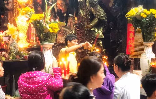 Bat ngo “mo dau” khong bao gio can tai chua Ngoc Hoang, TP HCM-Hinh-3