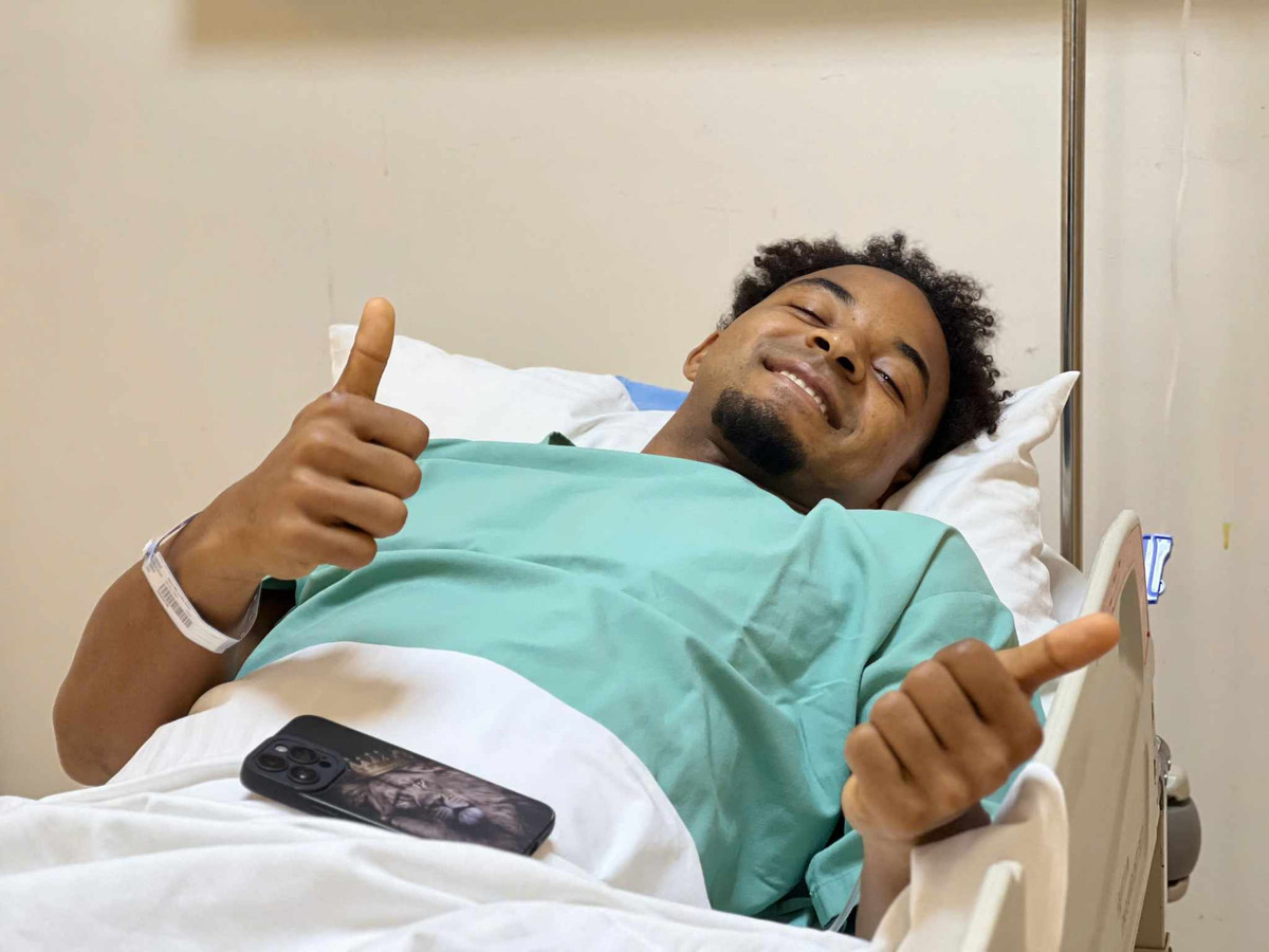 Sau mổ Xuân Son tỉnh táo, có thể cử động bàn chân và ngón chân, tuy nhiên vẫn cần theo dõi toàn diện và các tổn thương liên quan.