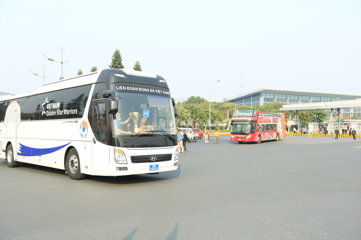 Căn cứ vào tình hình trên, Công an thành phố Hà Nội đã chỉ đạo các đơn vị chức năng bảo đảm an ninh trật tự và trật tự an toàn giao thông cho lộ trình đón đoàn từ sân bay Nội Bài về Văn phòng Chính phủ.