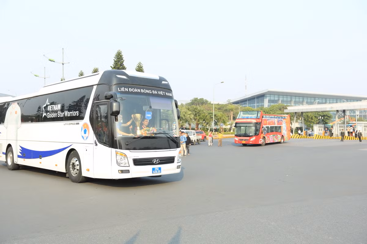 Căn cứ vào tình hình trên, Công an thành phố Hà Nội đã chỉ đạo các đơn vị chức năng bảo đảm an ninh trật tự và trật tự an toàn giao thông cho lộ trình đón đoàn từ sân bay Nội Bài về Văn phòng Chính phủ.