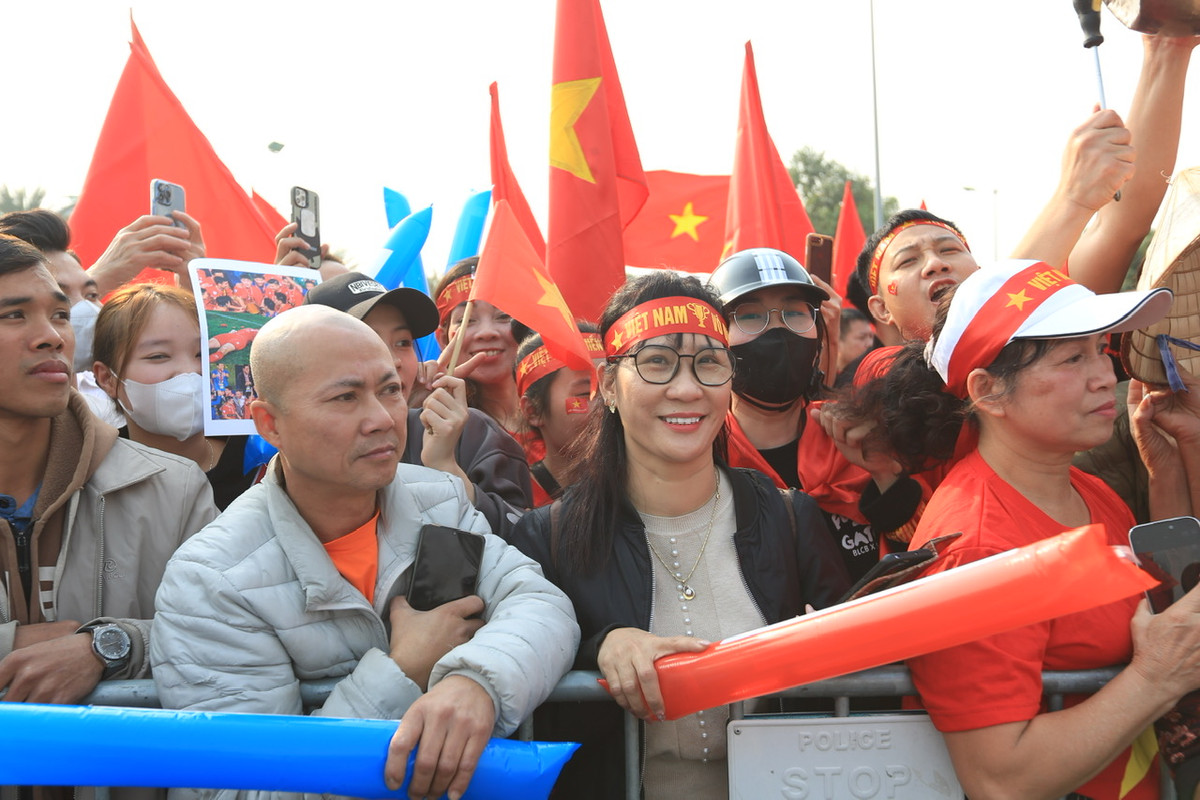 Chiến thắng của đội tuyển Việt Nam đã không chỉ mang lại niềm vui cho người hâm mộ mà còn góp phần thắt chặt tình đoàn kết của cộng đồng.