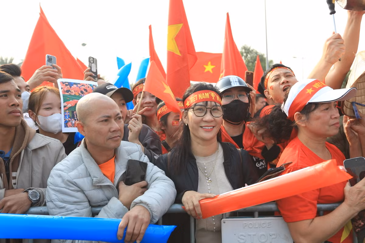 Chiến thắng của đội tuyển Việt Nam đã không chỉ mang lại niềm vui cho người hâm mộ mà còn góp phần thắt chặt tình đoàn kết của cộng đồng.