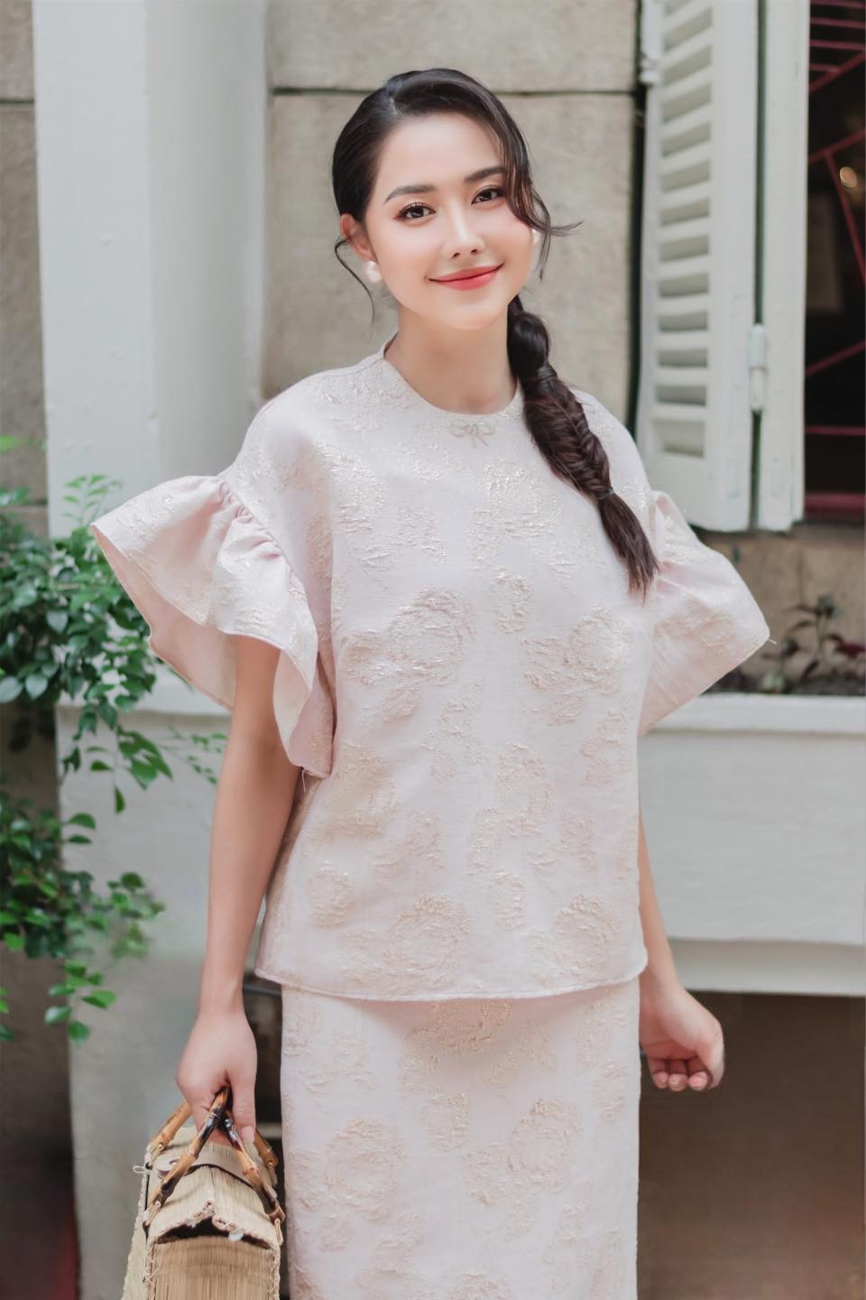 Xuất phát điểm là một hot girl chuyển sang đóng phim, Tường Vi dần thuyết phục khán giả bởi lối diễn tự nhiên. Để có được thành công này, người đẹp 8X nói đó cả quá trình nỗ lực của cô từ những ngày đầu mới theo nghề.