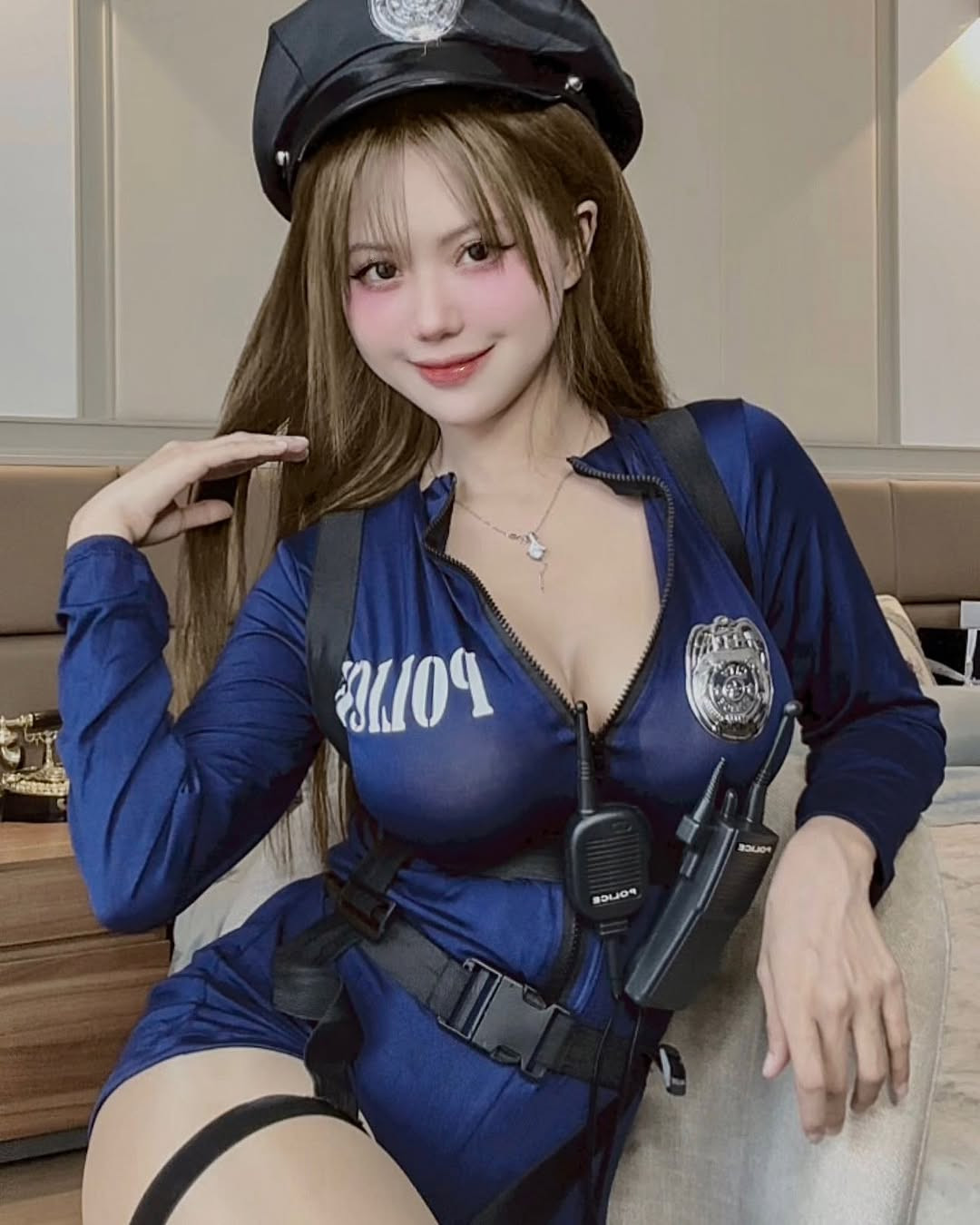 Cô nàng thường hóa thân thành các nhận vật Anime, Manga, Lolita, School Girl đầy gợi cảm.