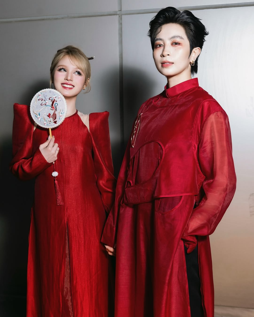 Khi tham gia sự kiện, cả hai công khai dành cho nhau những ánh mắt, cử chỉ, sự quan tâm ngọt ngào, đánh dấu chủ quyền nơi đông người.