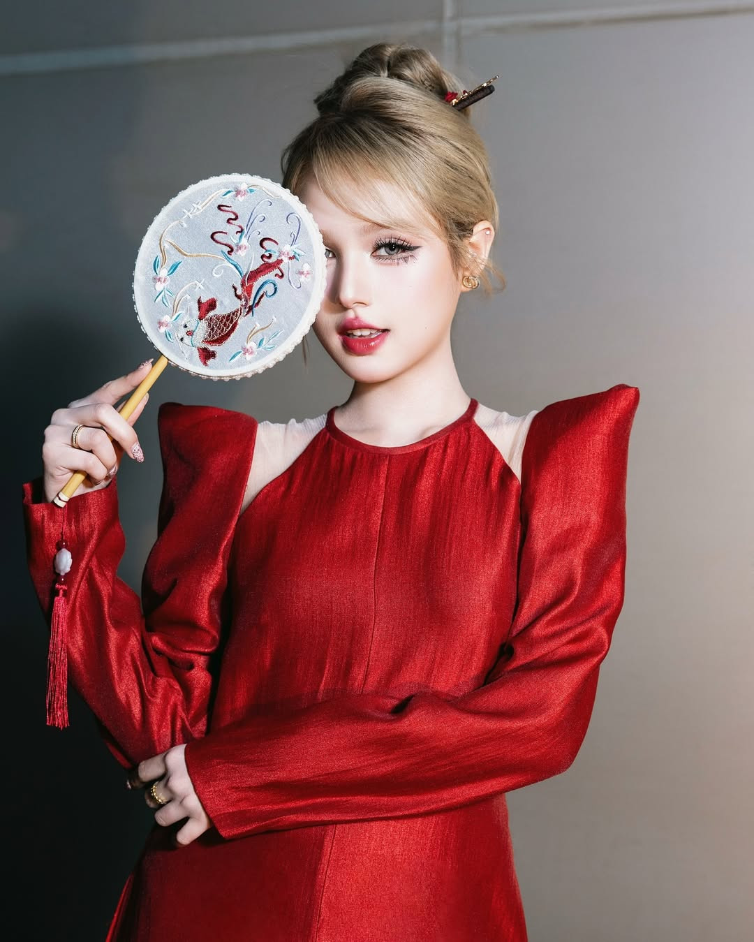 Xoài Non, với vẻ ngoài xinh đẹp, nhẹ nhàng và thần thái ngọt ngào nhận được nhiều lời có cánh.