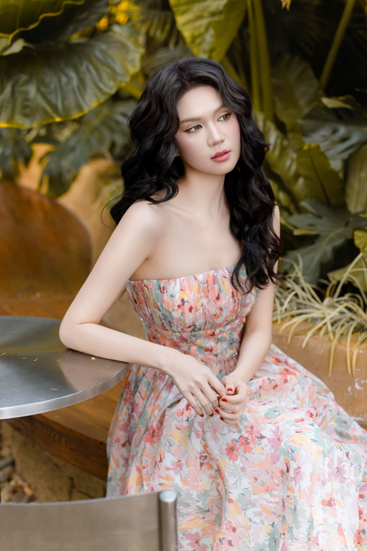 Không còn dùng những phát ngôn gây sốc để "cọ nhiệt" tên tuổi, cô nàng sử dụng lời ăn tiếng nói của mình trong những phiên livestream triệu view.