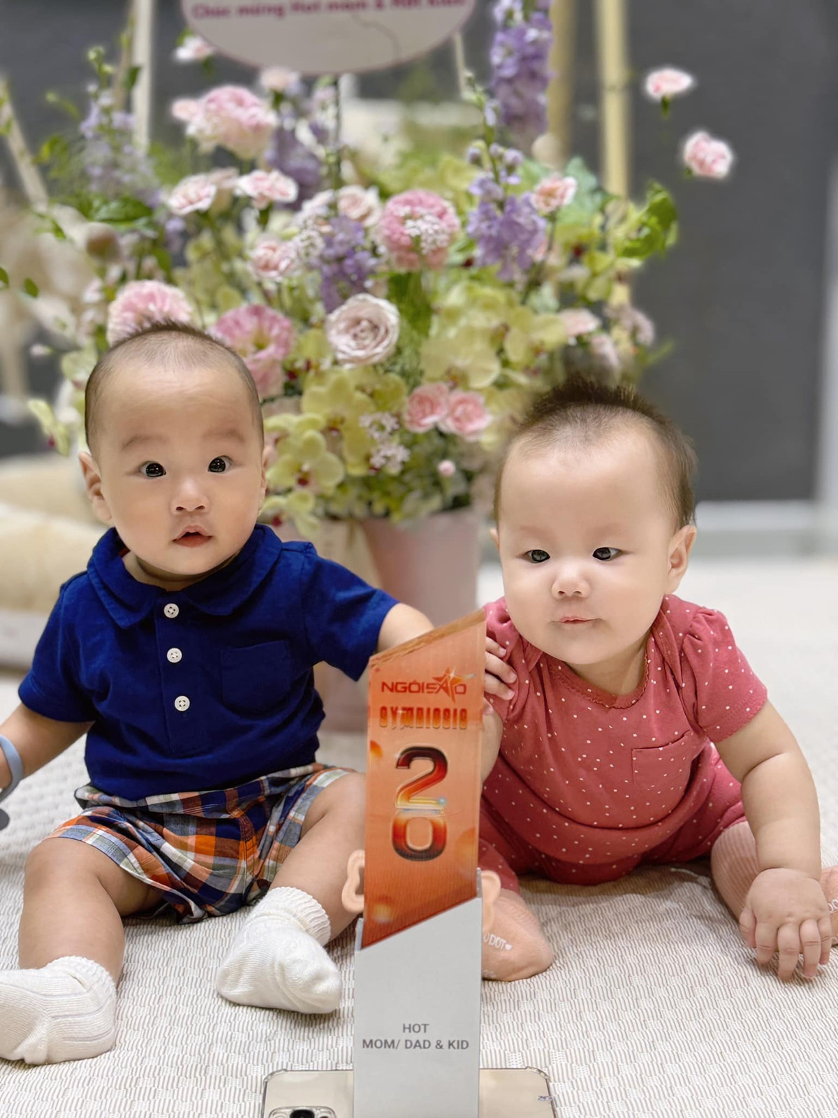 Phương Oanh sinh đôi một trai, một gái bằng phương pháp sinh mổ hồi tháng 5 năm nay.