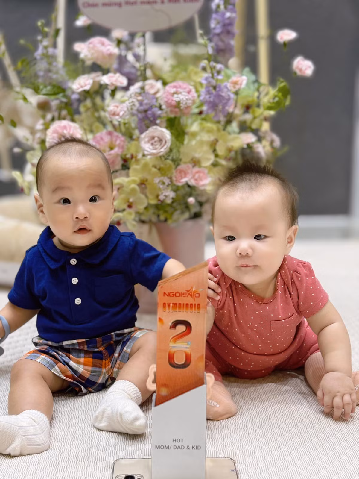 Phương Oanh sinh đôi một trai, một gái bằng phương pháp sinh mổ hồi tháng 5 năm nay.