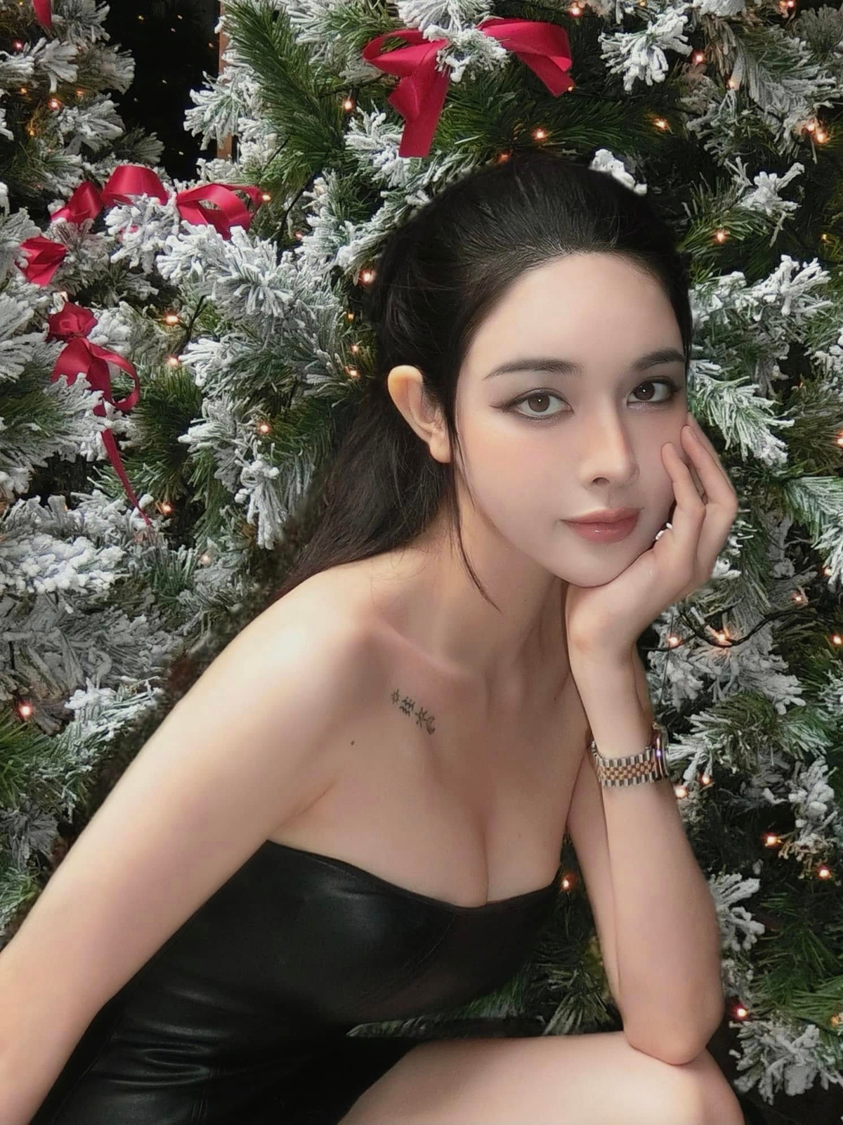 Thời gian gần đây, Văn Thanh và Bích Hạnh bắt đầu có sự tương tác công khai trong những bài đăng trên Facebook. Không chỉ vậy, nàng hot girl còn công khai đăng tải hình ảnh Văn Thanh facetime ngay khi giành chức vô địch AFF Cup 2024.