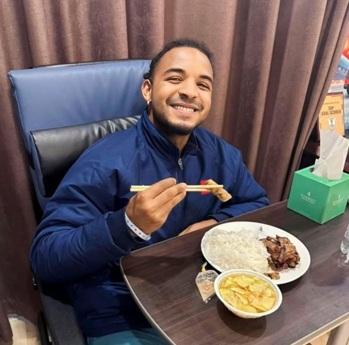 Bún chả, nem rán cũng là món ăn nằm trong danh mục yêu thích của nam cầu thủ.