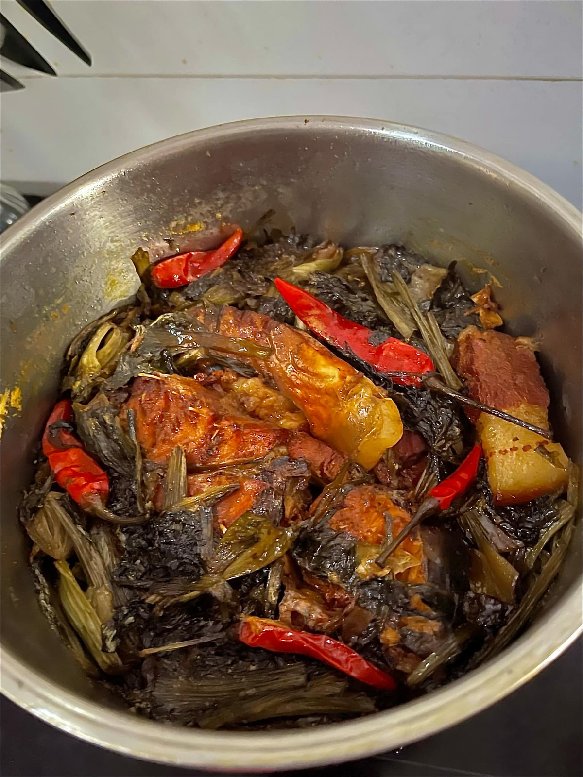 Sự dân dã, cùng tình yêu đối với mảnh đất hình chữ S của Xuân Son đã giúp anh chàng ghi điểm với người hâm mộ.