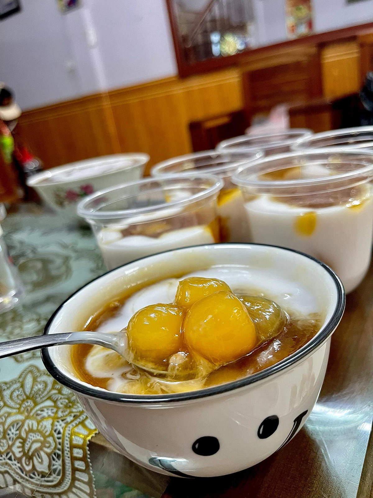 Thậm chí, vợ chồng Xuân Son còn gửi lời feedback bày tỏ sự thích thú với chủ quán ăn online.