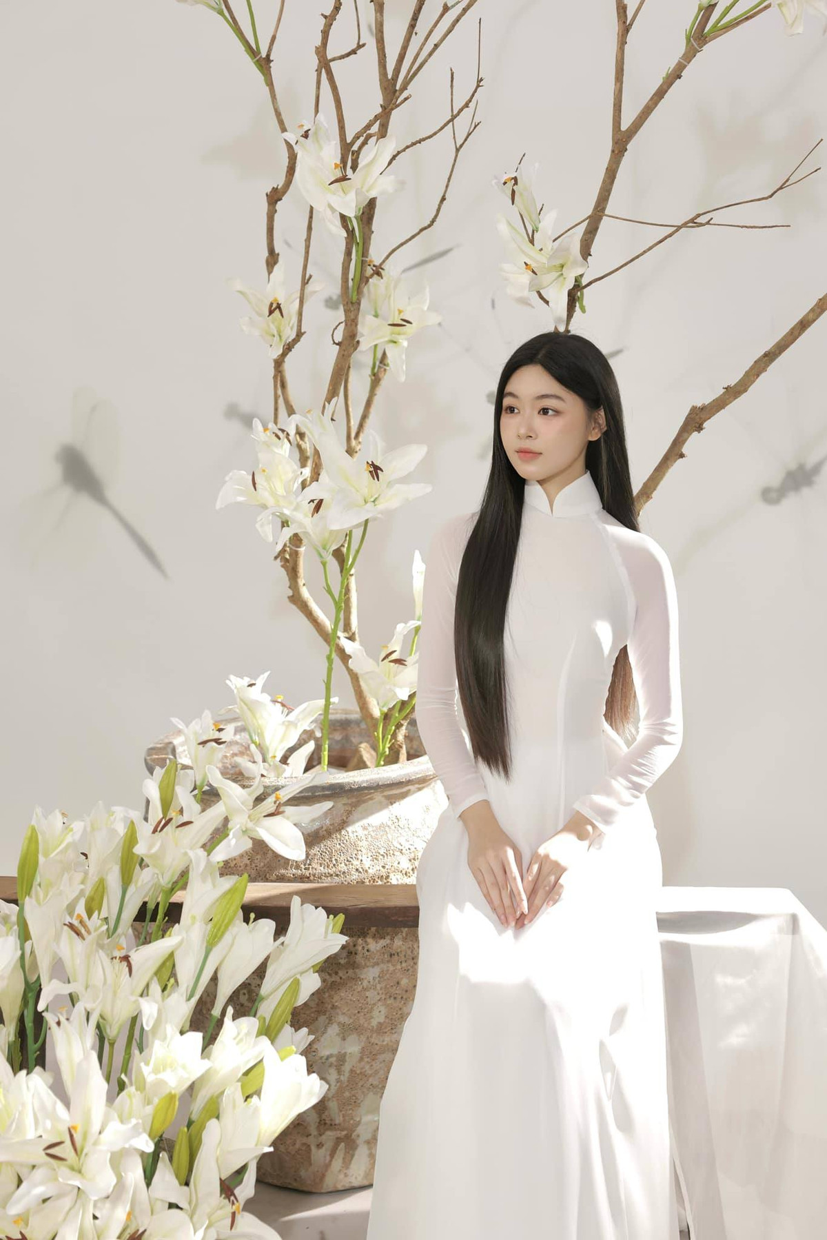 Qua từng bộ ảnh, có thể thấy Lọ Lem ngày càng trưởng thành và tự tin hơn trong việc thể hiện bản thân.