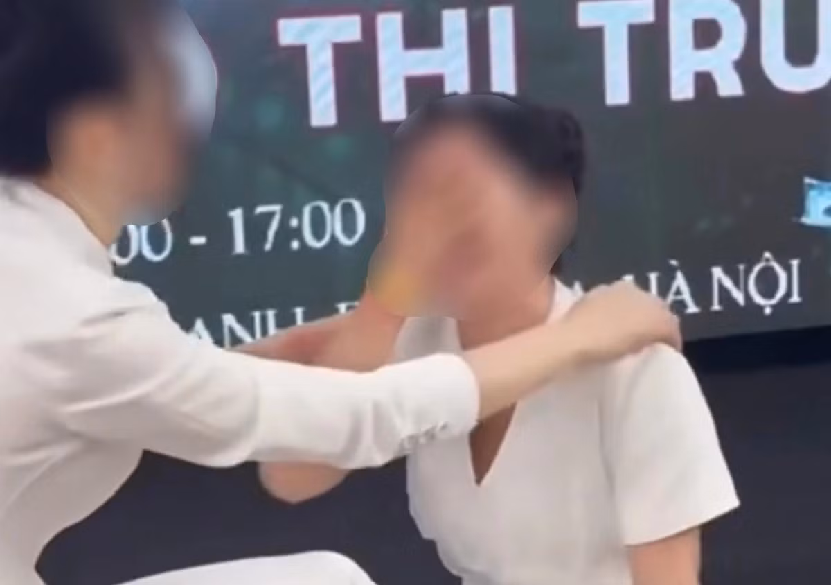 Vừa kéo dây chun, người này vừa lớn tiếng đặt câu hỏi tại sao hội nhóm của người kia "không trung thực". Một cô gái khác vừa hứng chịu thử thách, vừa bị nhận xét là "không xứng đáng làm người đứng đầu", "không nỗ lực"…